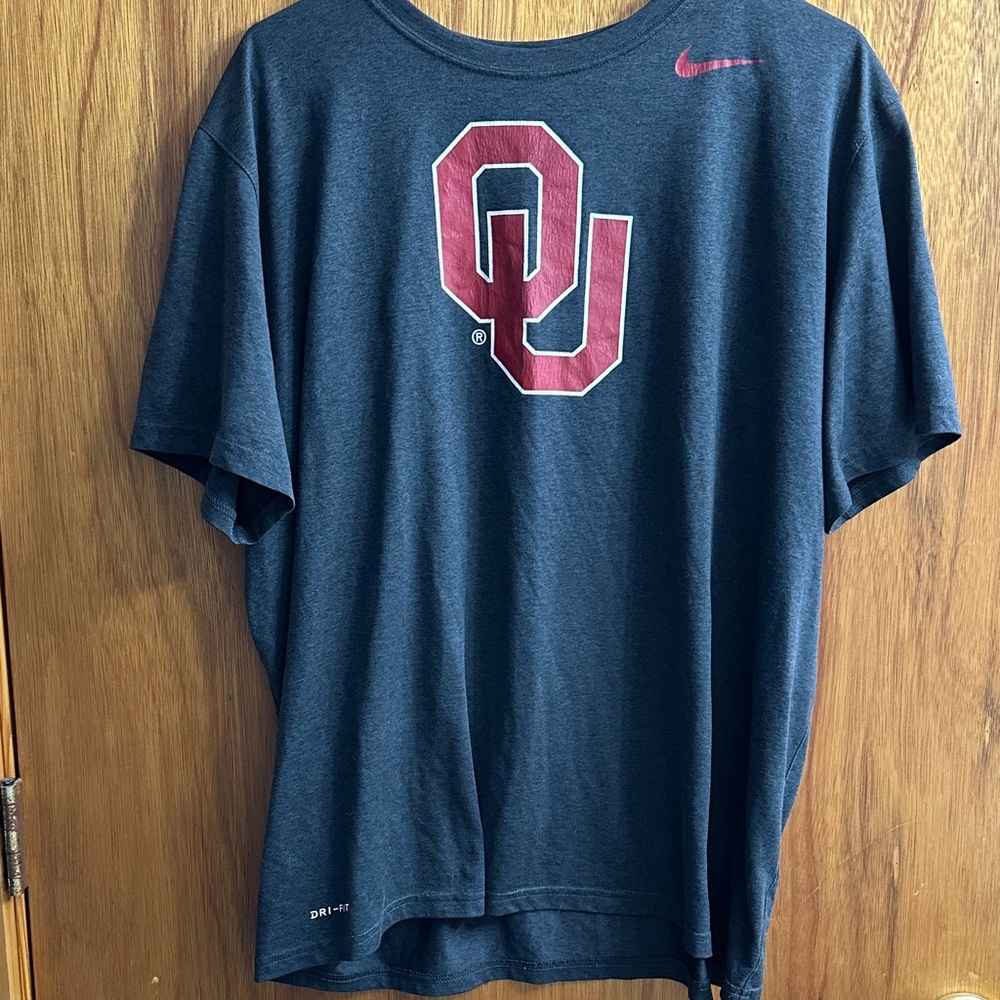 Nike Men's Dark Grey and Red Logo Tee